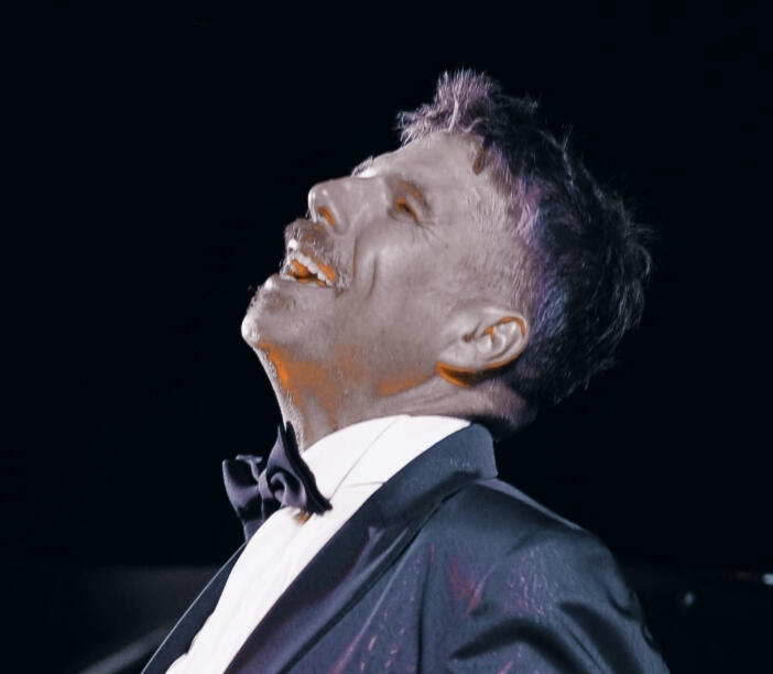 The roaring tenor